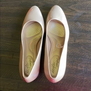 Beige dress shoes